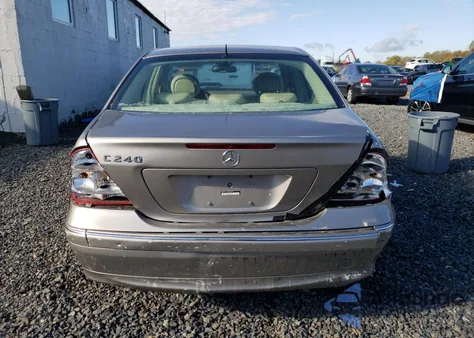 2005 Mercedes-Benz C 240 из США, поврежденный, VIN WDBRF61J85F557631